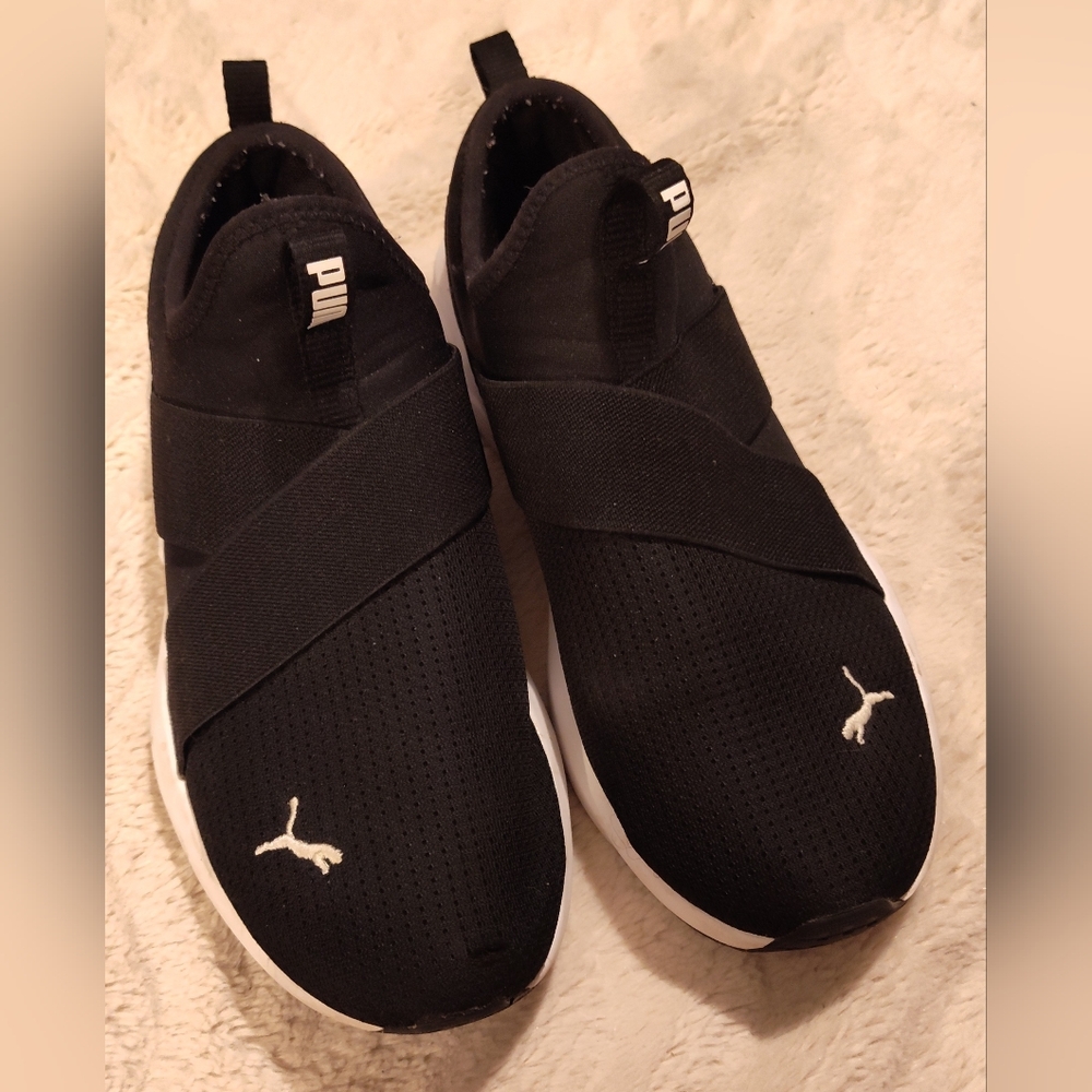 Like-New Puma Sneakers with Damages (Right Shoe) Sz 7.5